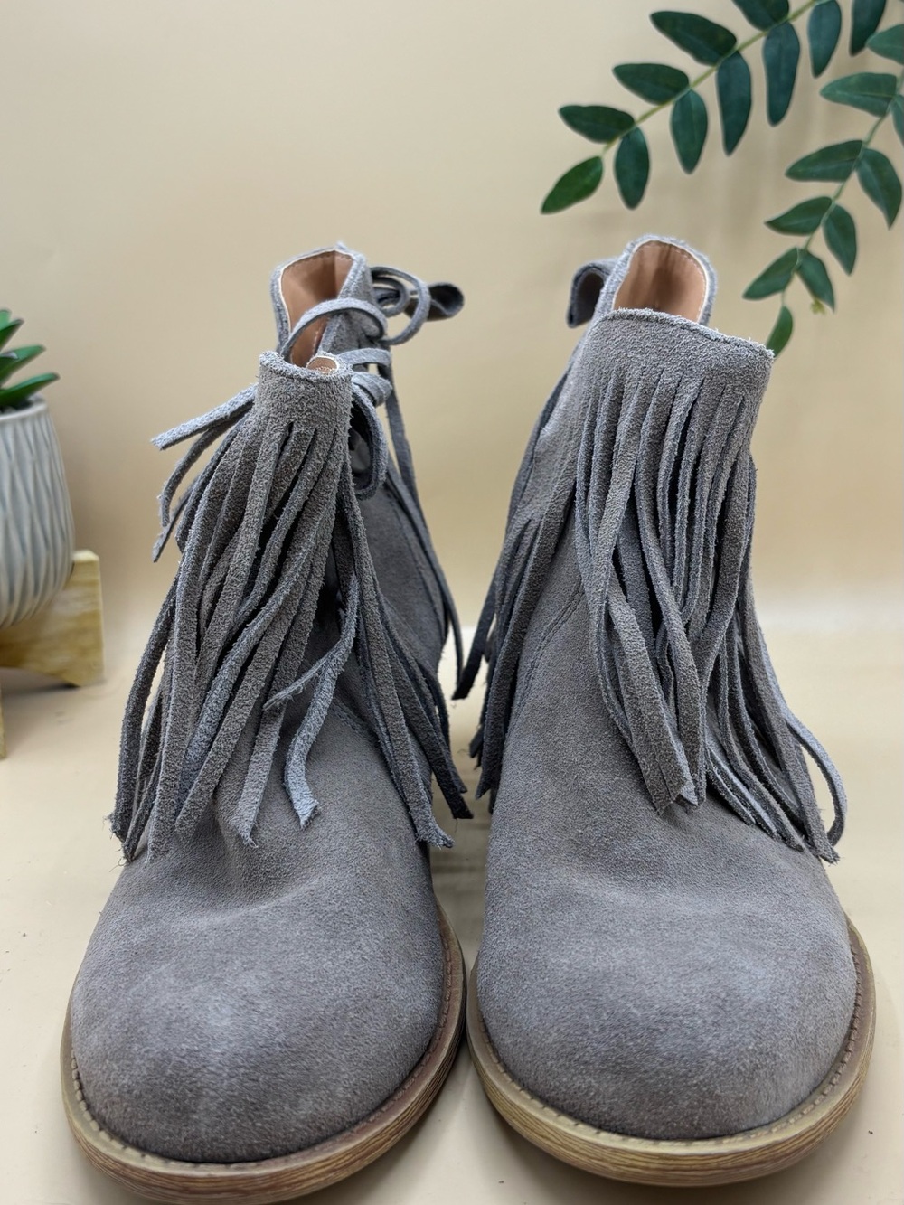 Dingo Jerico DI133 Women’s 7M Taupe Suede Fringe Western Ankle Boots